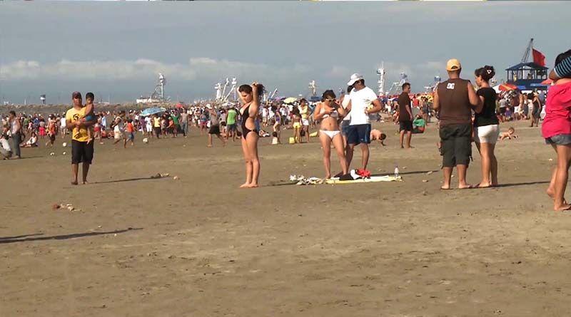 Imagen de la noticia: Aumentó el flujo de visitantes en Manta por el feriado