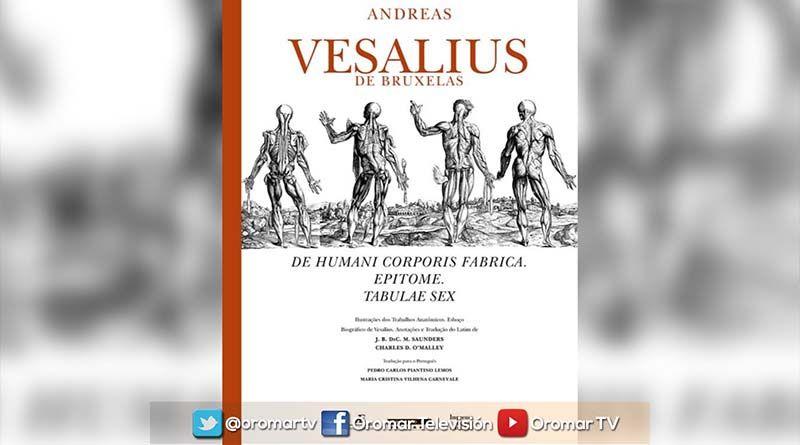 Imagen de la noticia: Facsímil del libro de Andreas Vesalio fue entregado a la Universidad Andina