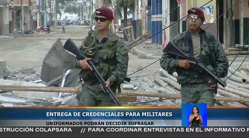 Imagen de la noticia: CNE entregó credenciales para el voto de los militares
