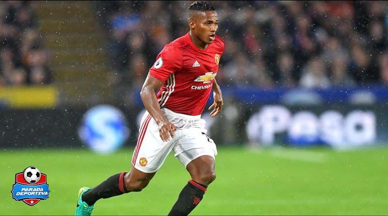 Antonio Valencia firmó hasta 2018 con el United