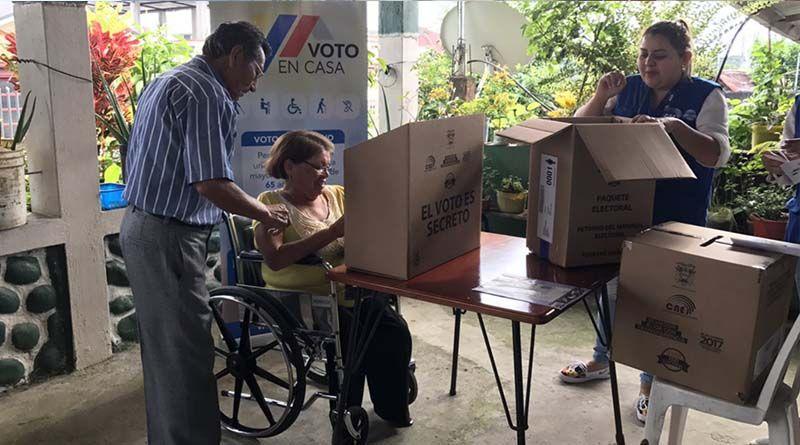 Imagen de la noticia: Personas con discapacidad votaron en casa