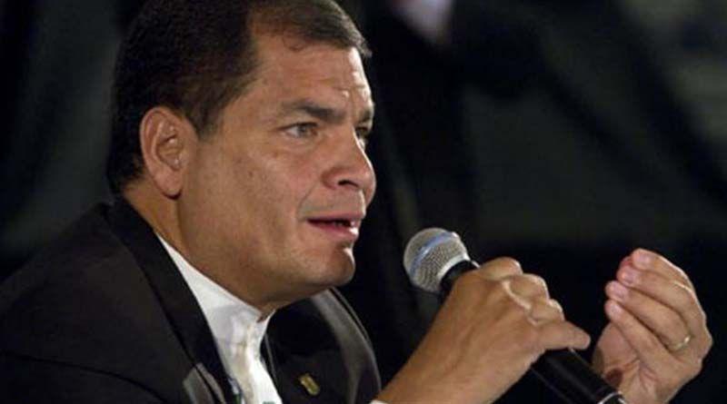 Imagen de la noticia: Presidente Correa reprocha a veedores internacionales