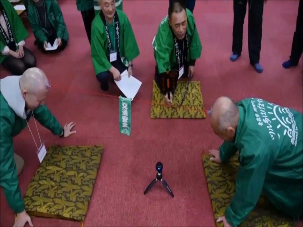 Imagen de la noticia: Club de calvos en Japón realizan olimpiadas