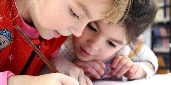 Imagen de la noticia: School report news day