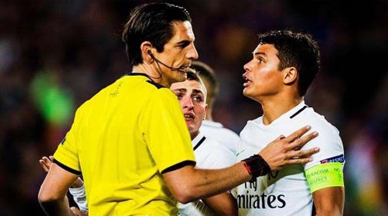 Sancionarían al árbitro del partido Barcelona-PSG