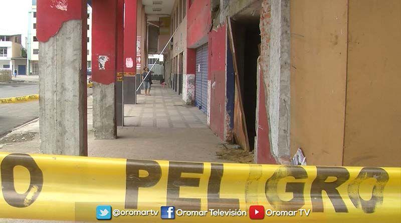 Imagen de la noticia: Comerciantes adecúan sus negocios en zona cero de Portoviejo