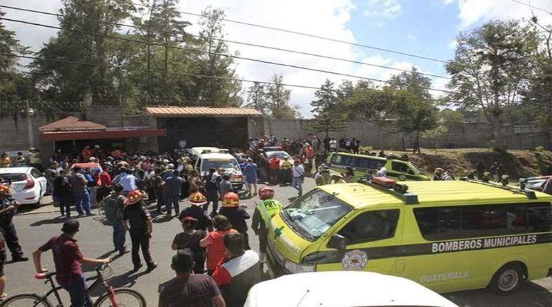 Imagen de la noticia: Mueren 19 niñas por incendio en centro de acogida en Guatemala