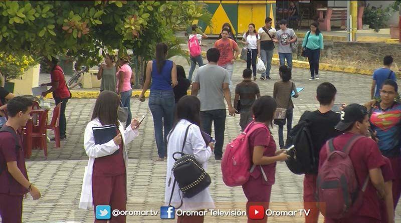 Imagen de la noticia: Universitarios invierten hasta 500 dólares para mantenerse en Manabí