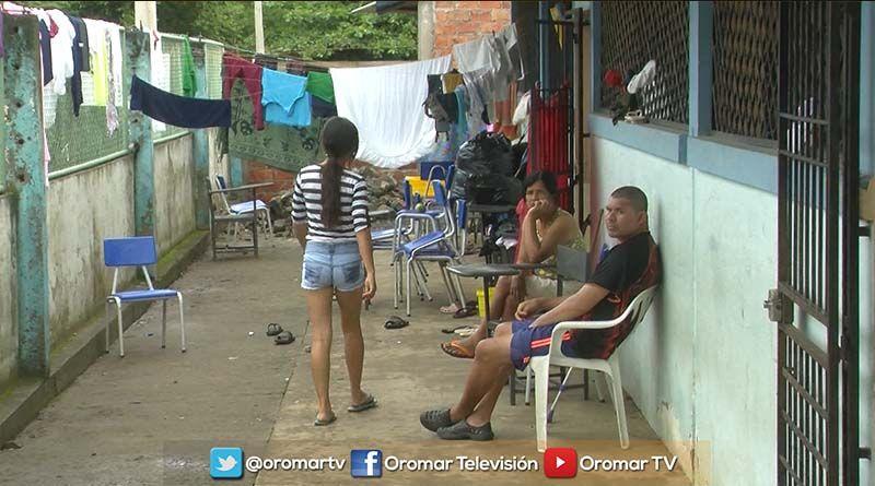 Imagen de la noticia: Damnificados en Calderón se refugian en escuela