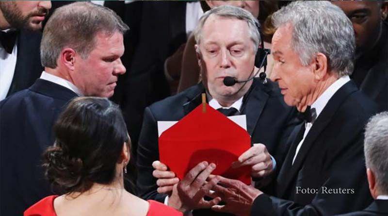 Imagen de la noticia: Un contador a responder por el «cambiazo» de los sobres en los Oscar