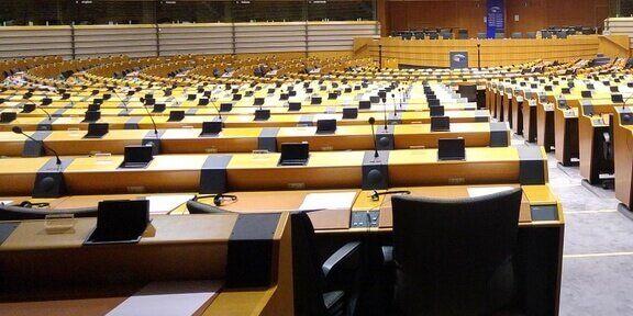 Imagen de la noticia: Senate committee strikes all exclusions.