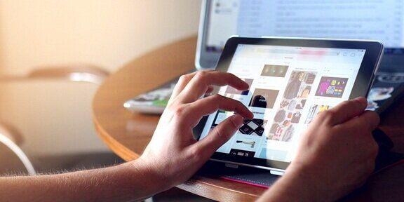 Imagen de la noticia: The web shows a long way