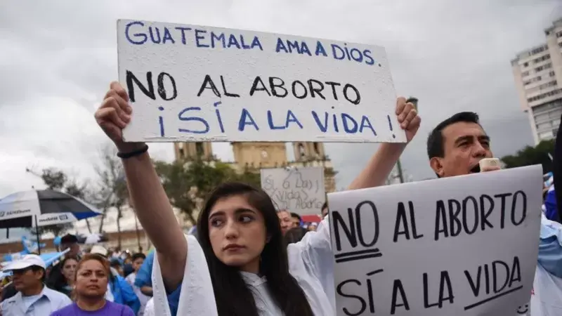 Imagen de la noticia: Guatemala: el Congreso aprueba una ley que prohíbe el matrimonio homosexual y eleva las penas por aborto
