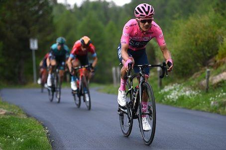 Imagen de la noticia: ¿Cuál es la ventaja que tiene Carapaz en el Giro de Italia?