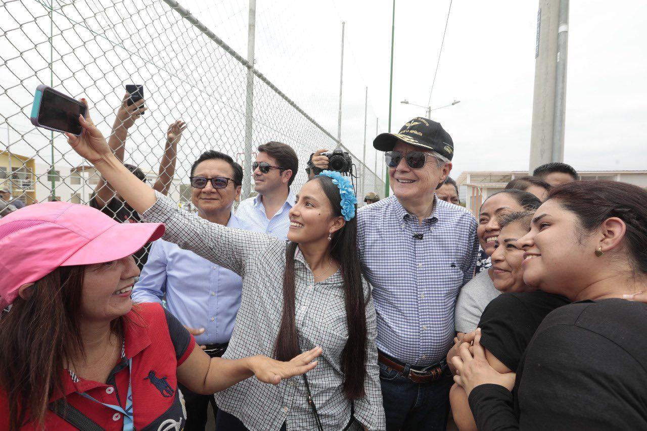 Imagen de la noticia: Presidente Guillermo Lasso entregó 134 viviendas en Pedro Carbo.