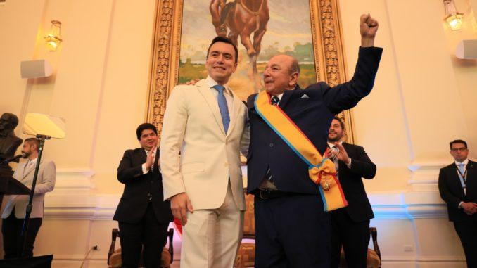 Imagen de la noticia: Álvaro Noboa es hospitalizado tras sufrir infarto en Guayaquil