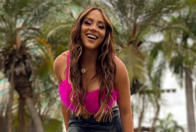 Imagen de la noticia: Ángela Orellana deslumbra con su voz y talento musical