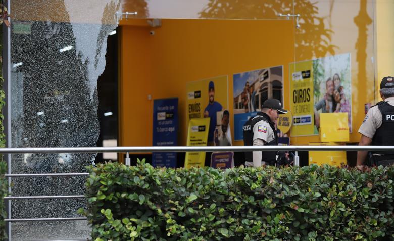 Imagen de la noticia: Asalto en pleno centro comercial de Guayaquil: hay dos heridos