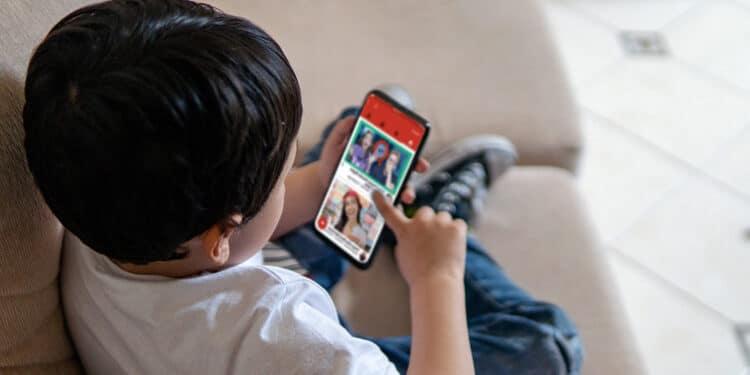 Imagen de la noticia: Australia prohibirá acceso a redes sociales a menores de 16 años