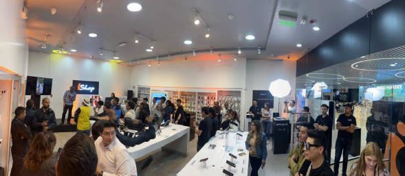 iShop y Quincentro realizan el espectacular lanzamiento de iPhone 16, 16 Plus , 16 Pro, 16 Pro Max y Apple Watch Series 10 en Ecuador.