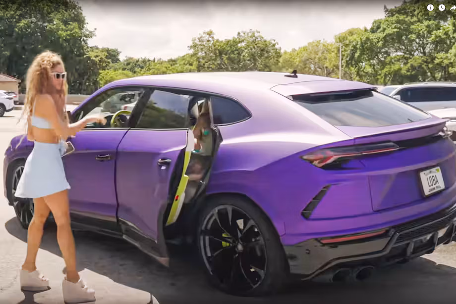 Imagen de la noticia: Shakira regalará su Lamborghini a uno de sus fans