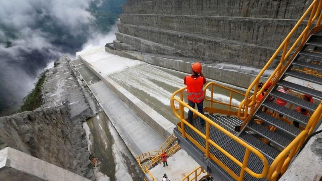 Imagen de la noticia: Crisis energética en Ecuador: Consejos para prepararse ante los cortes de energía
