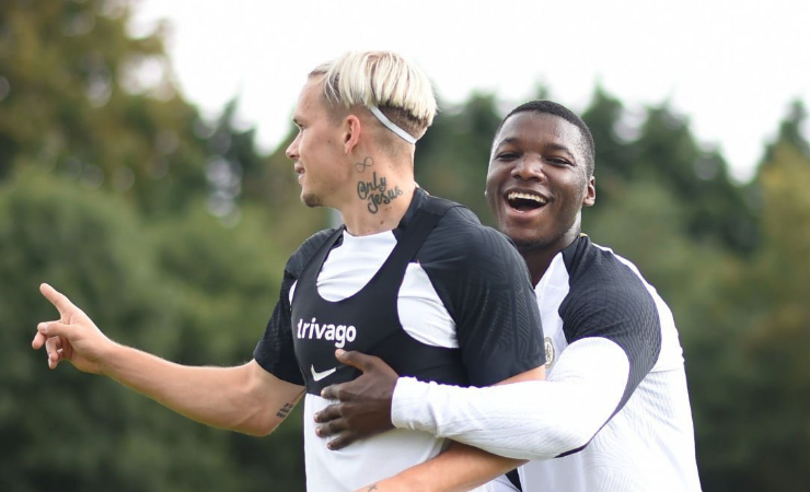 Compañero de Moisés Caicedo dio positivo por doping y podría ser suspendido cuatro años