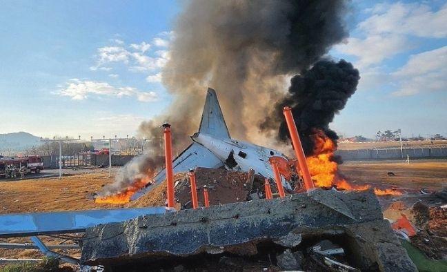 Imagen de la noticia: Avión se estrella en Corea del Sur: 179 muertos y un luto nacional de siete días