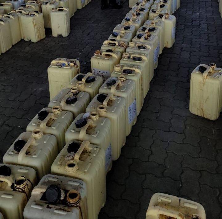 Imagen de la noticia: Cargamento de cocaína oculto en canecas es incautado en puerto de Guayaquil