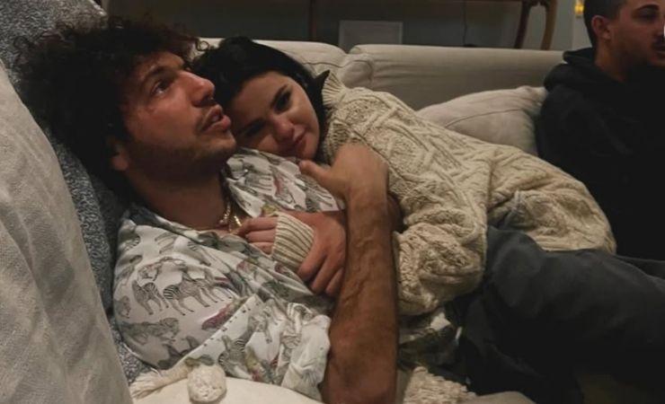 Imagen de la noticia: Selena Gomez y Benny Blanco anuncian su compromiso