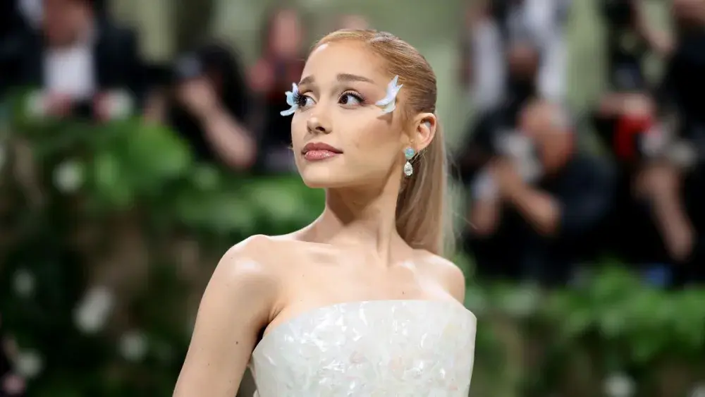 Imagen de la noticia: Entrevista improvisada puso en aprietos a Ariana Grande