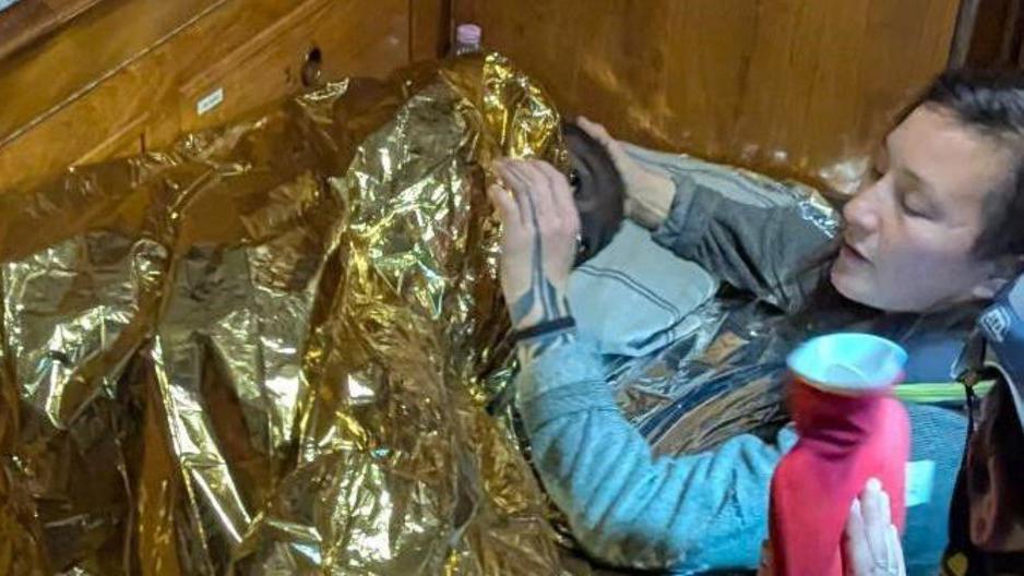 Imagen de la noticia: Niña de 11 años es rescatada tras sobrevivir tres días a la deriva en el Mediterráneo