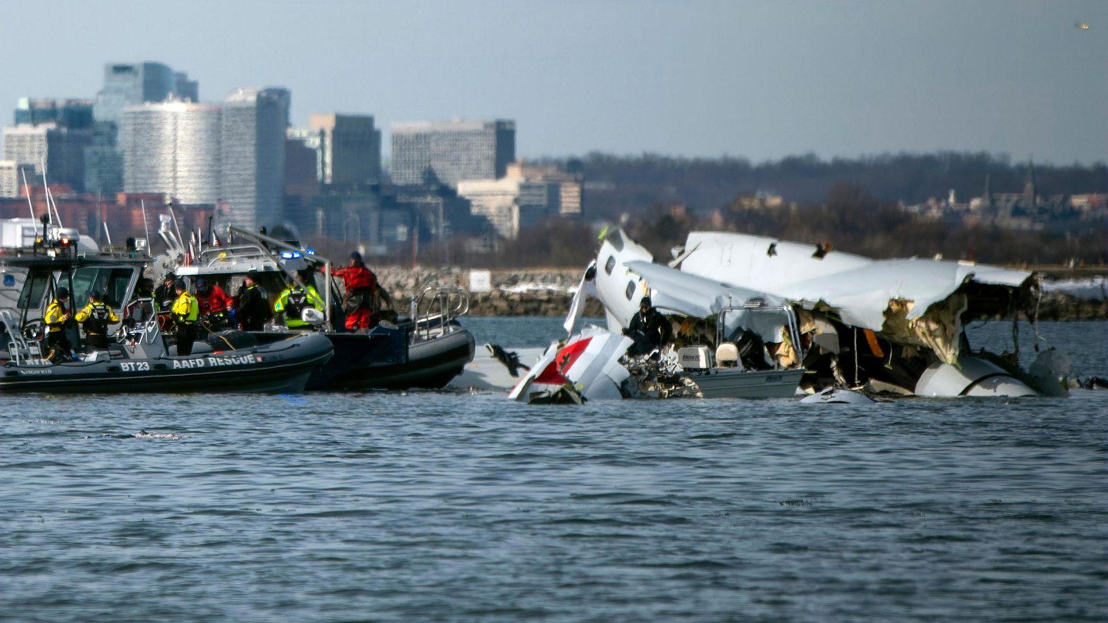 Imagen de la noticia: Recuperan la caja negra tras accidente aéreo en Washington, ¿qué dijo el presidente Trump?