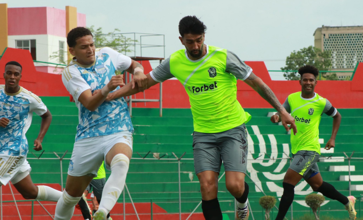 Imagen de la noticia: Manta FC empató ante Emelec en el debut de Jorge Célico