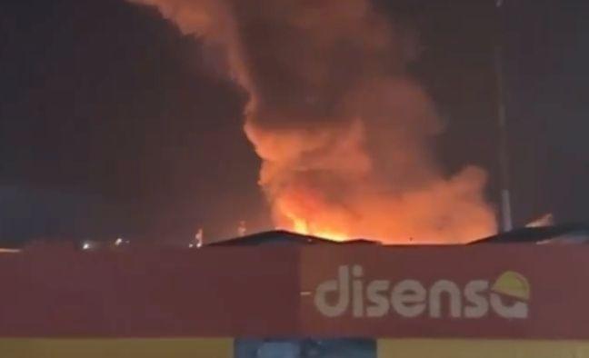 Imagen de la noticia: En Yaguachi un cortocircuito provocó un incendio que dejo sin hogar a varias familias