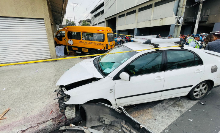 Imagen de la noticia: Mujer murió arrollada por un expreso escolar en el centro de Guayaquil