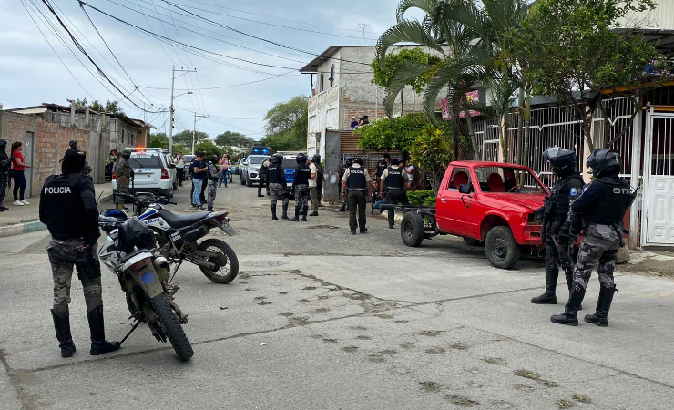 Imagen de la noticia: Padre e hijo fueron asesinados en un taller del barrio Jocay de Manta