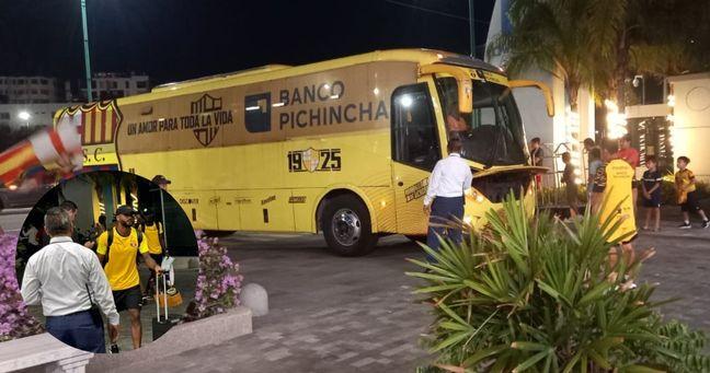 Imagen de Barcelona SC llega a Manta para la pretemporada 2025 y es recibido por su hinchada