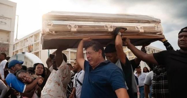 Imagen de la noticia: Indignación y dolor: familias de los menores en Guayaquil exigen justicia