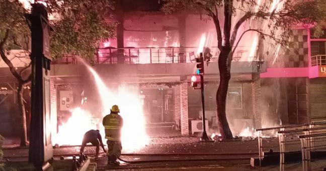 Imagen de la noticia: Incendio en discoteca de la zona rosa de Guayaquil (VIDEO)