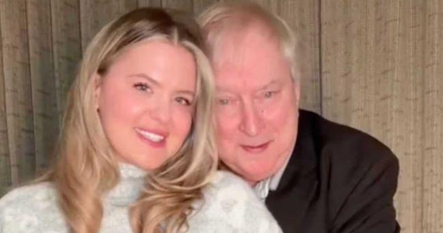 Imagen de la noticia: «Me encantan mayores»: Tiffany responde a críticas tras comprometerse con hombre de 80 años