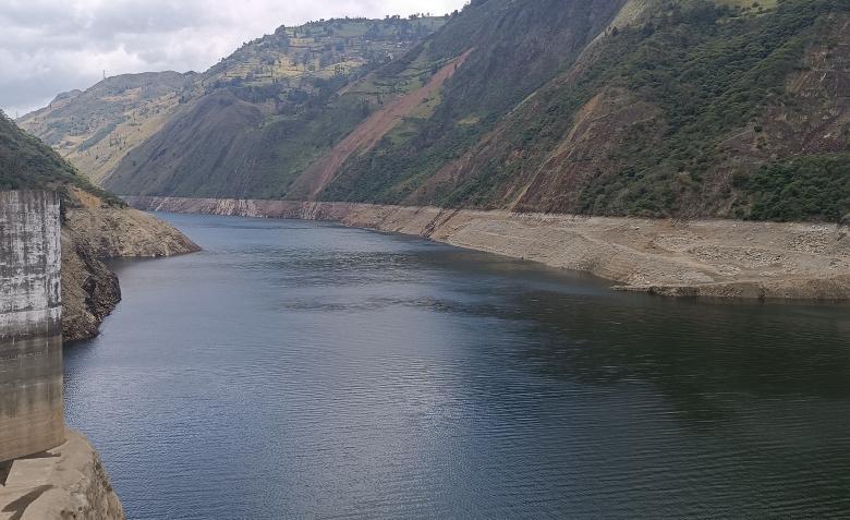 Imagen de la noticia: Embalse de Mazar alcanza su máxima cuota: Autoridades monitorean el sistema eléctrico