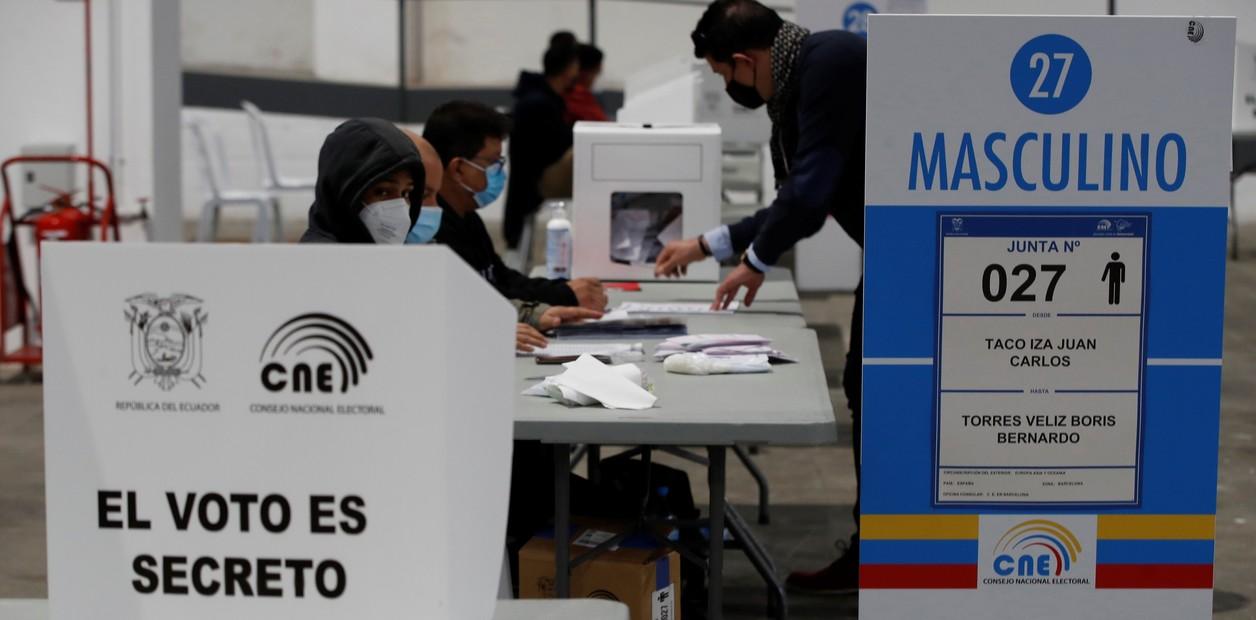 Imagen de la noticia: Ecuador celebra elecciones presidenciales en medio de desafíos de seguridad y economía