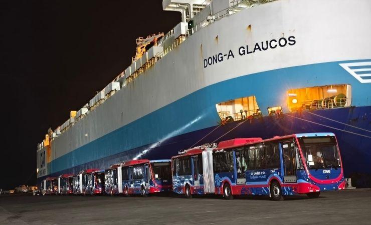 Imagen de la noticia: Quito completa su nueva flota: llegan a Manta 59 trolebuses eléctricos