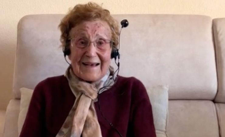 Imagen de la noticia: Emotivo reencuentro: mujer escucha la voz de su padre después de 30 años