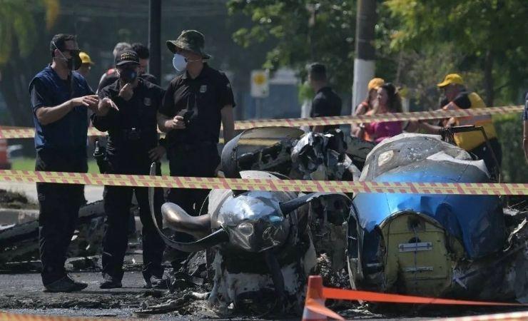 Imagen de la noticia: Tragedia en Sao Paulo: Avión se estrella en plena avenida y deja dos muertos
