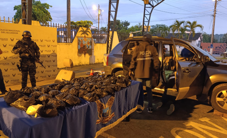 Imagen de la noticia: Operación policial logró el decomiso de armas y 23.900 cartuchos destinadas a grupos criminales