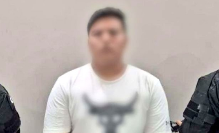 Imagen de la noticia: Capturan a presunto integrante de “Los Lobos” con un arsenal de armas y municiones en Guayas