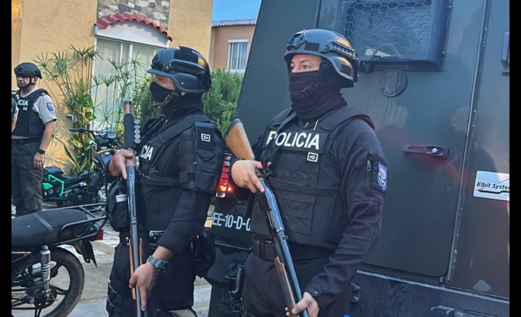 Imagen de la noticia: Operativo en La Aurora: Policía y Fuerzas Armadas intervienen urbanización en busca de bandas delictivas