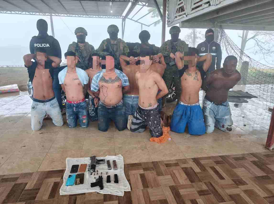 Imagen de la noticia: Operativo en Olmedo deja 9 detenidos, armas y material decomisado